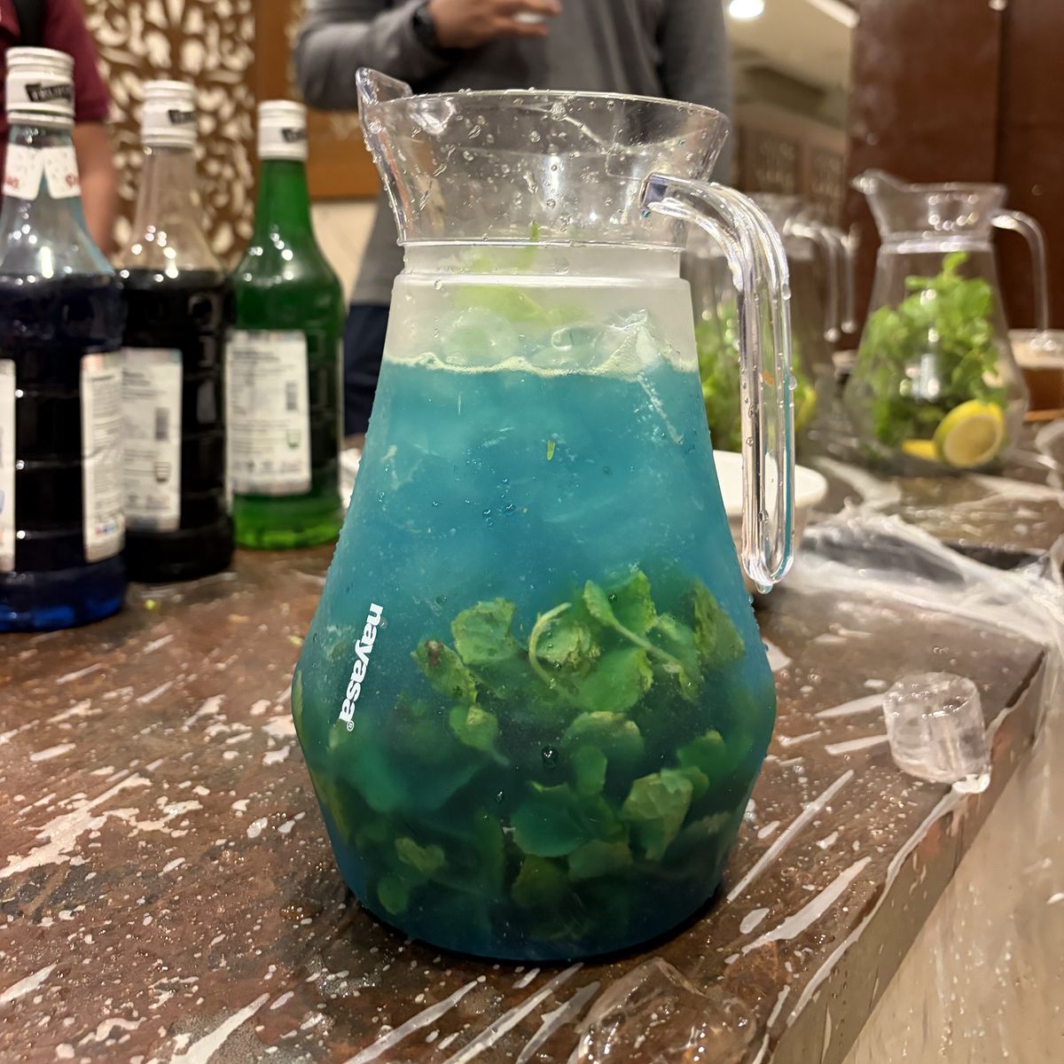 Fresh mojito and mocktail jars served at a Riwayat Caterers reception in Hyderabad